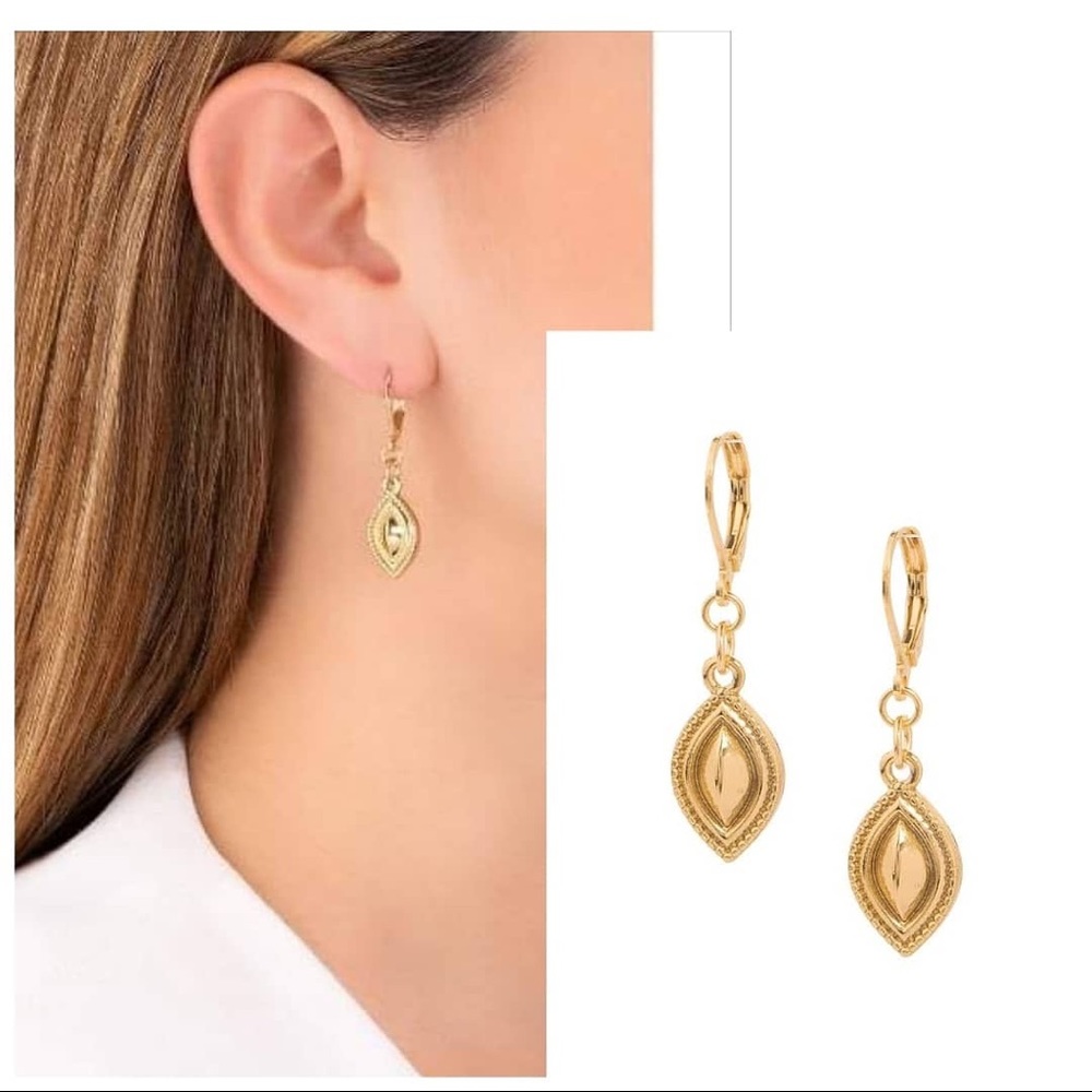 GOLD-PLATED PATENT EARRINGS